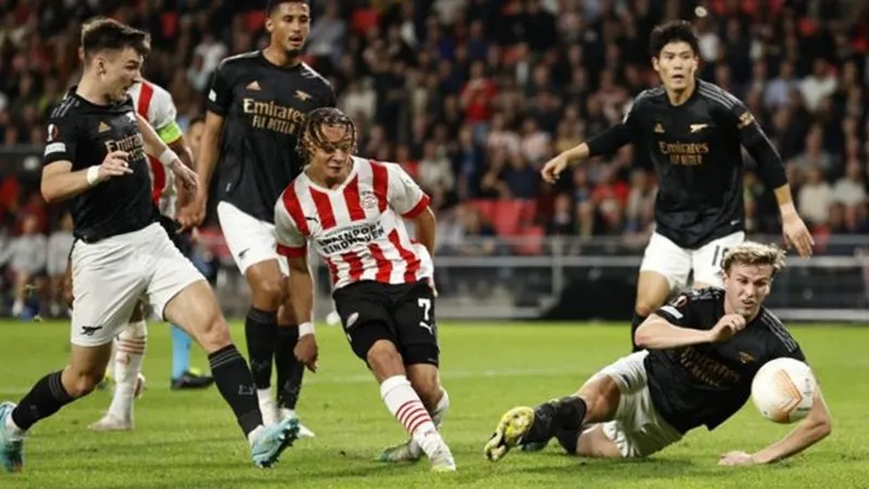 Europa League: Ronaldo trở lại ghi bàn, Pháo thủ lần đầu im tiếng ảnh 1