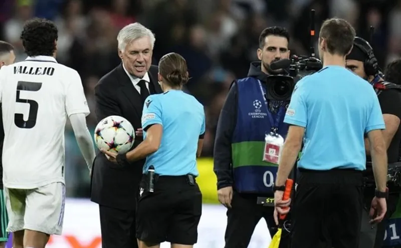 Carlo Ancelotti trở thành HLV giành được nhiều trận thắng nhất tại Champions League.