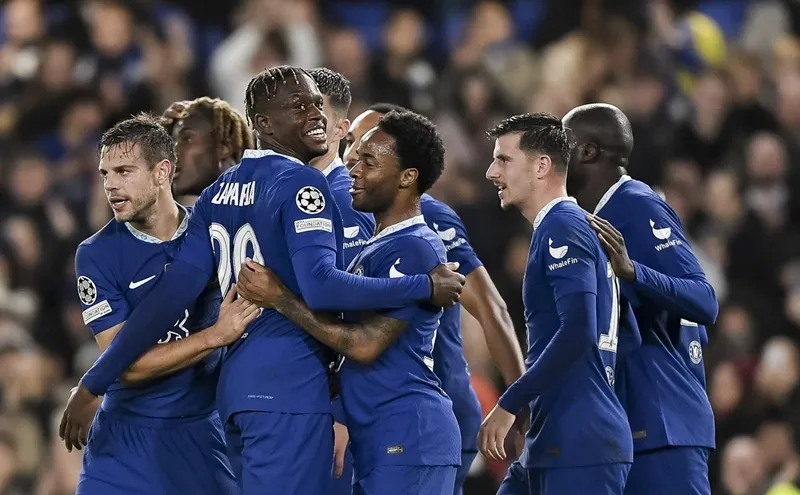 Giroud giúp AC Milan trở lại vòng knock-out sau 9 năm ảnh 1