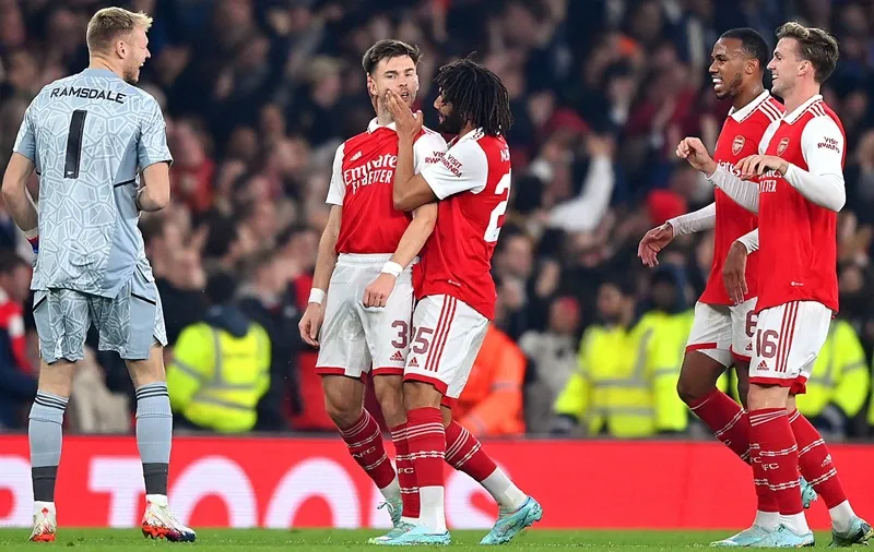 Arsenal nhẹ nhàng đánh bại Zurich 1-0 và giành suất vào thẳng vòng 1/8 Europa League.