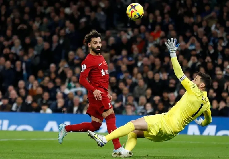 Mohamed Salah tìm lại bản năng ghi bàn với 2 pha dứt điểm ấn tượng. Ảnh: Getty Images 