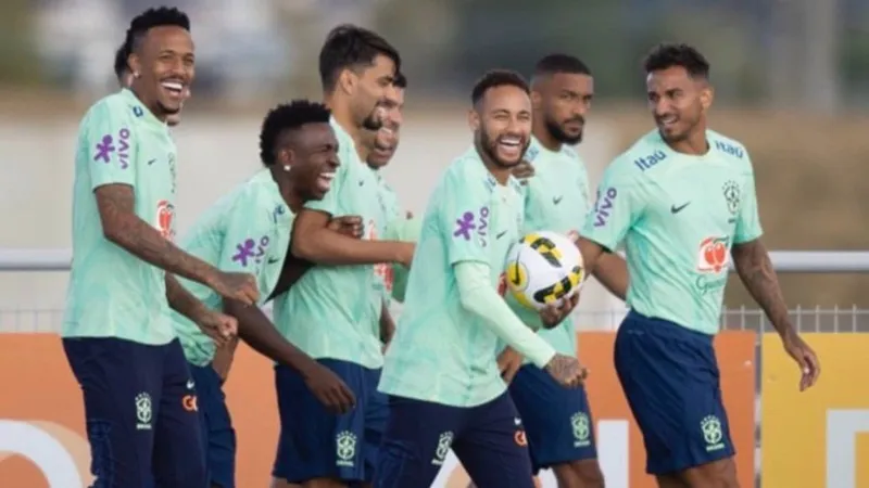 Neymar khá thư giãn trong các buổi tập của tuyển Brazil.