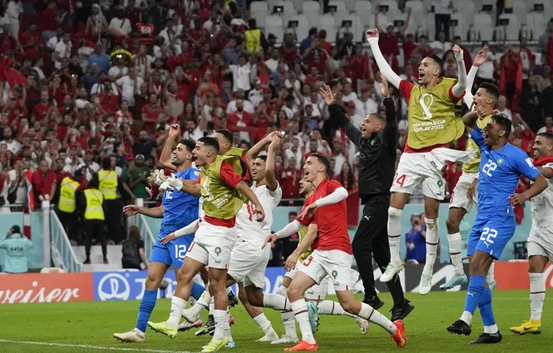 HLV của Morocco kéo học trò… trở lại mặt đất ảnh 1