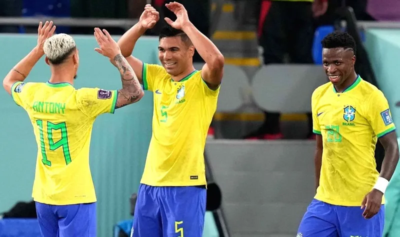 HLV Tite, Neymar đồng loạt ca ngợi Casemiro ảnh 1