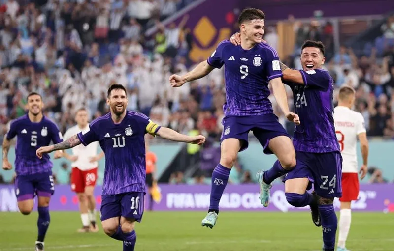 Messi “giận bản thân” vì bỏ lỡ quả phạt đền ảnh 1