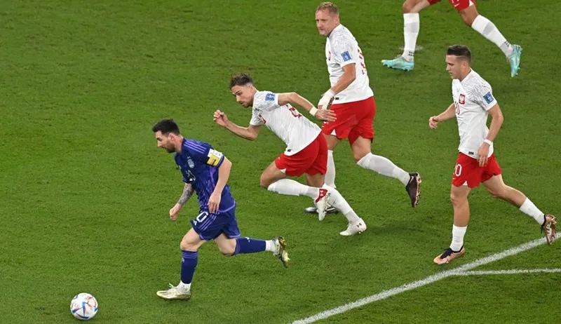 Messi và thế giới không hoàn hảo ảnh 1