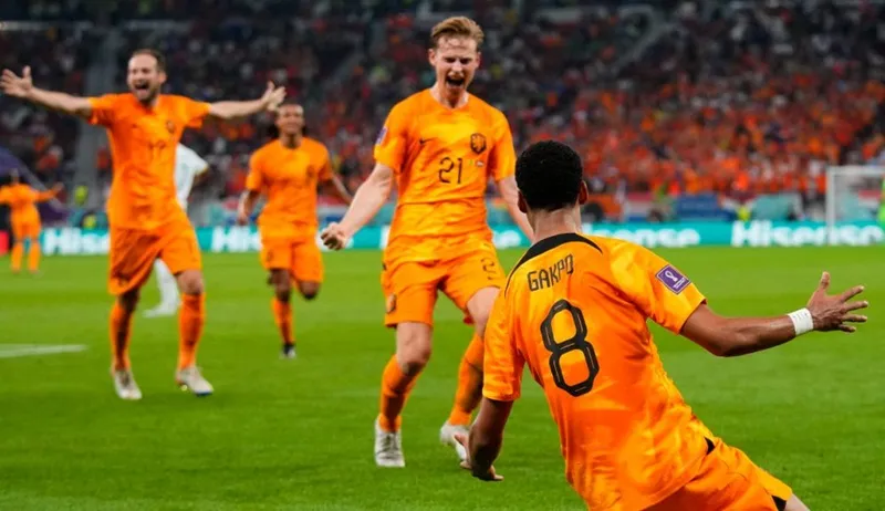 Tuyển Hà Lan trên đường phá bỏ lời nguyền nửa thế kỷ.
