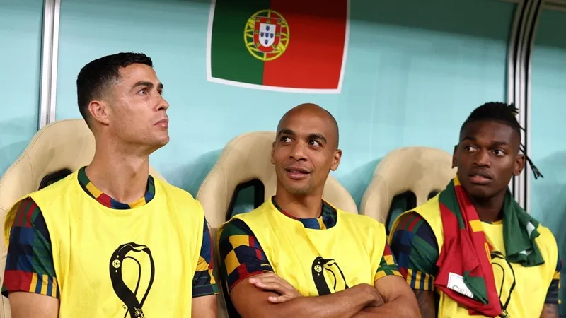 Cristiano Ronaldo lần đầu không đá chính tại một giải đấu chính thức kể từ năm 2008.