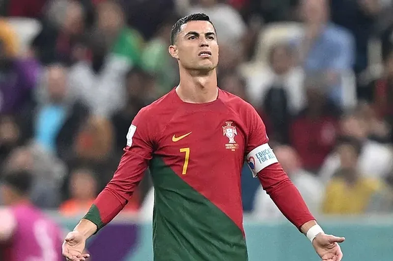 Ronaldo giờ đã biết mỉm cười ngồi dự bị? ảnh 2