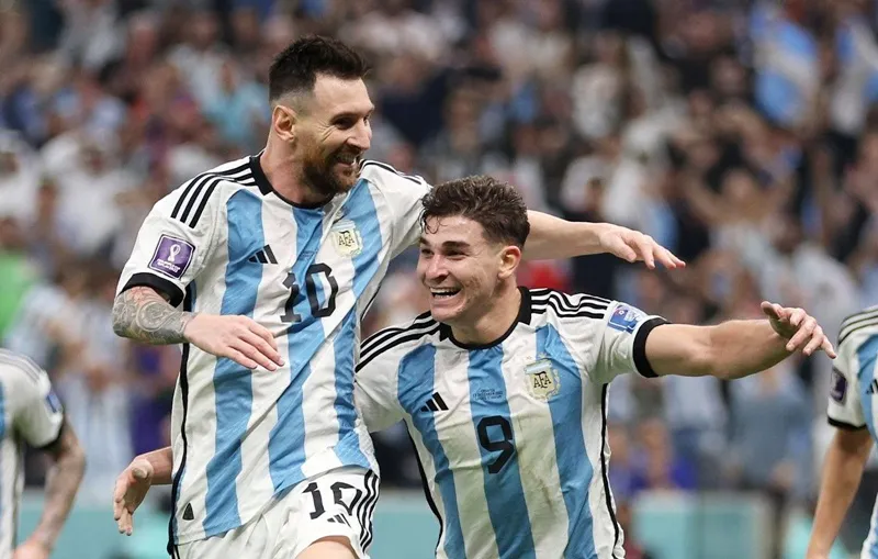 Messi - số 10 đi bộ hay vũ khúc thiên tài ảnh 1