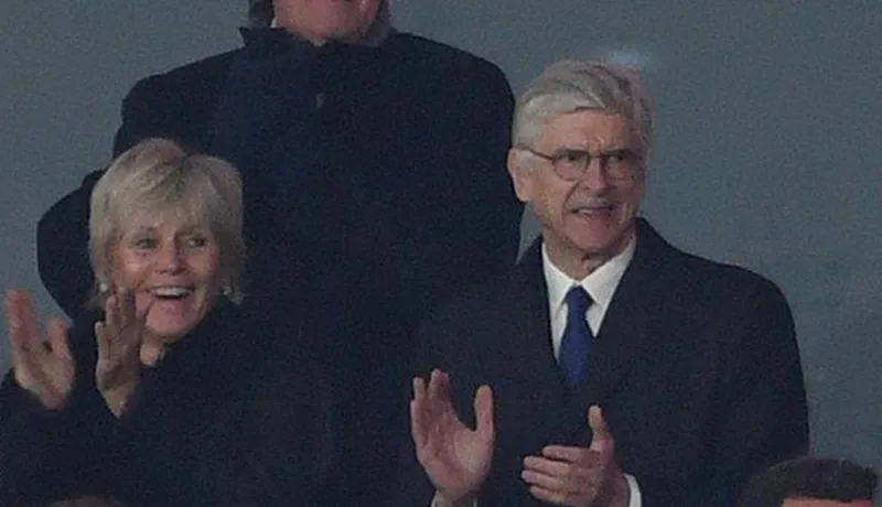 Arsene Wenger hài lòng khi bất ngờ trở lại sân Emirates lần đầu tiên kể từ khi chia tay vào năm 2018.