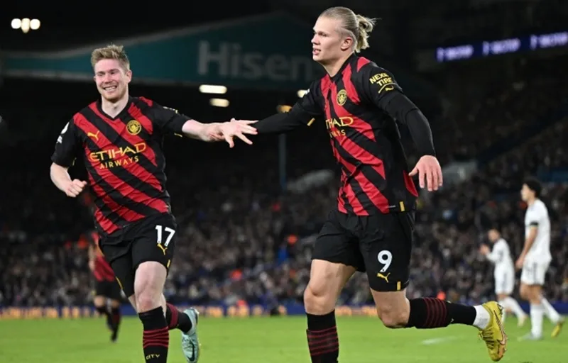 Erling Haaland ghi cú đúp bàn thắng giúp Man.City đánh bại Leeds United 3-1.
