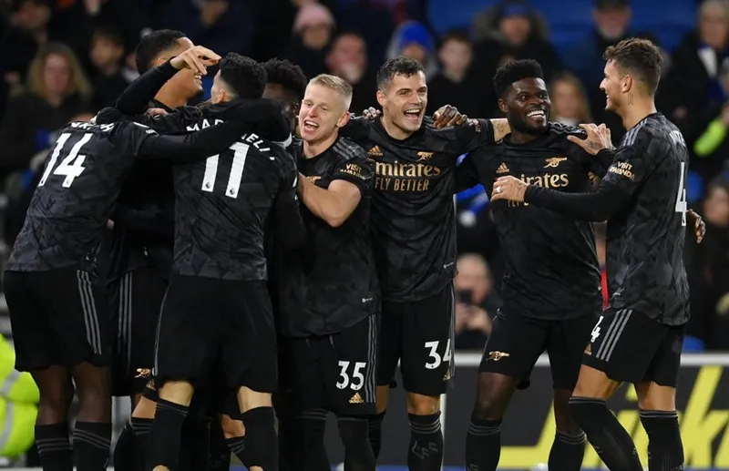 Chiến thắng thứ 9 trong 10 vòng đấu gần nhất giúp Pháo thủ tạo cách biệt 7 điểm ở ngôi đầu.