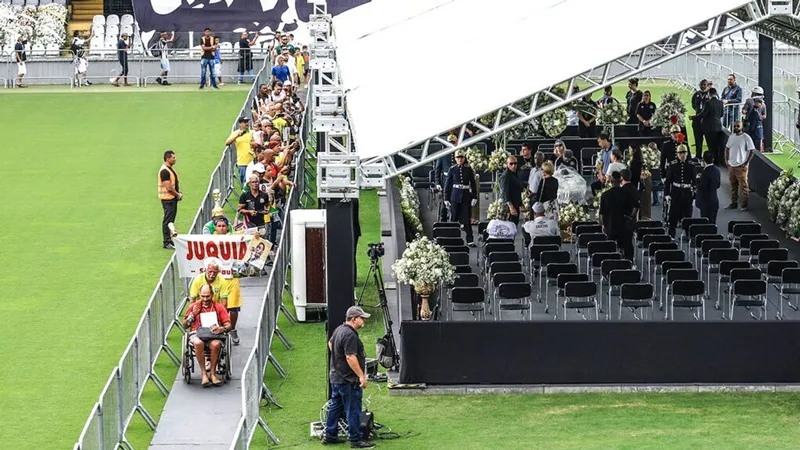 Người Brazil chào tạm biệt Pele lần cuối.