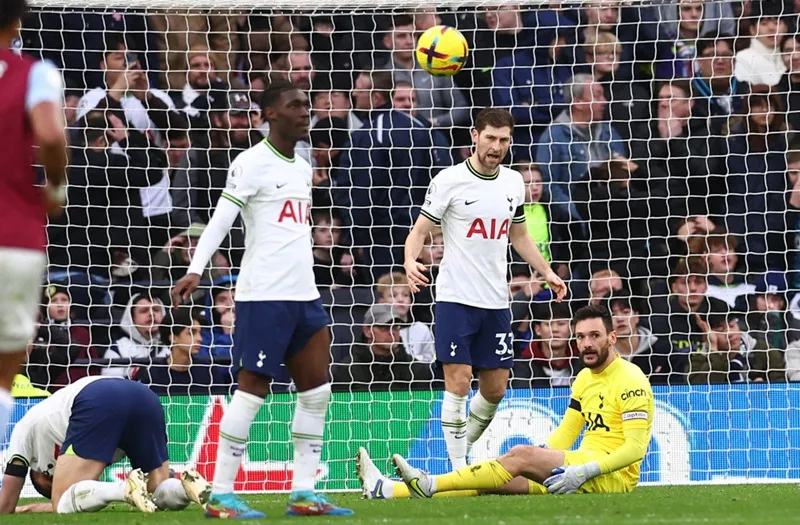 Gà trống thể hiện phong độ thất thường khi vừa thua 0-2 trước Aston Villa ngay trên sân nhà. Gà trống thể hiện phong độ thất thường khi vừa thua 0-2 trước Aston Villa ngay trên sân nhà.