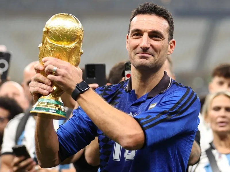 HLV Lionel Scaloni xuất sắc giúp Argentina thắng World Cup sau 36 năm.