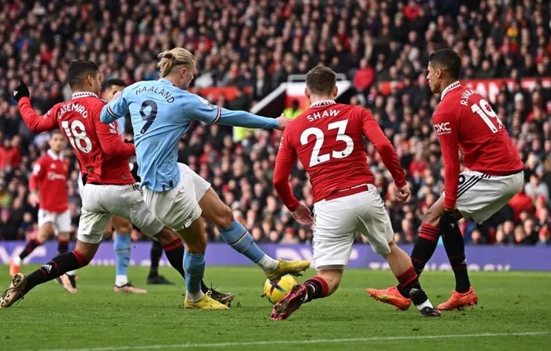 Không thể trách Erling Haaland kém mà phải khen hàng hậu vệ Man.United đã chơi quá hay.