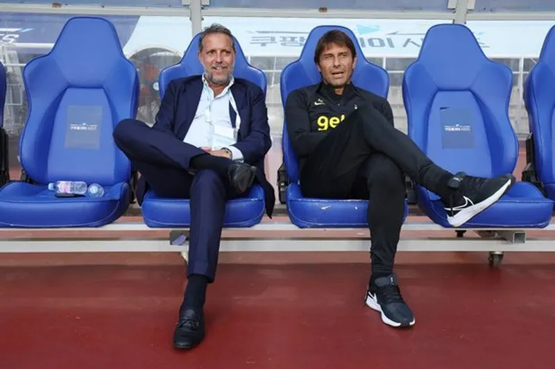 Giám đốc bóng đá Fabio Paratici và HLV Conte.