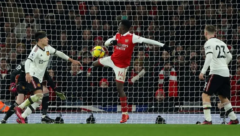 Nketiah đón đường chuyền của Martin Odegaard và ghi bàn quyết định.