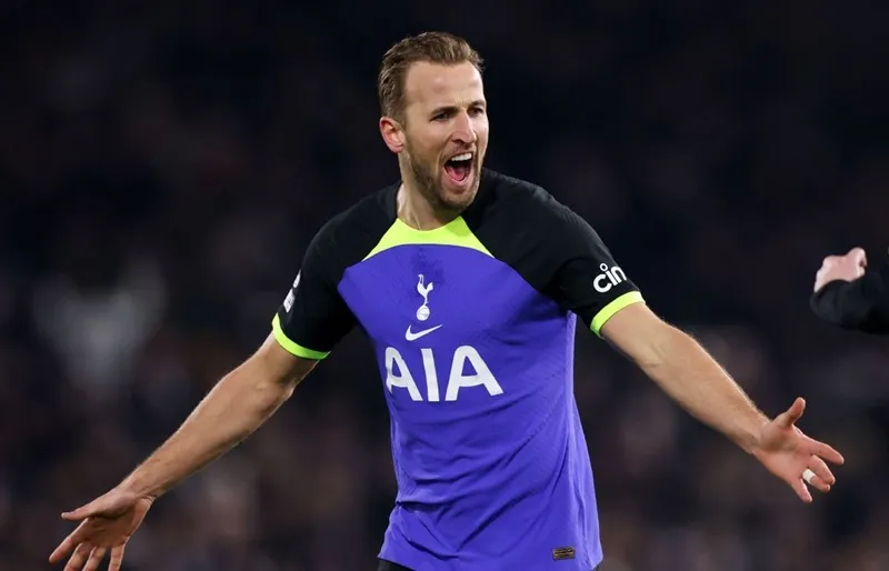 Harry Kane mừng pha ghi bàn đi vào lịch sử Tottenham.
