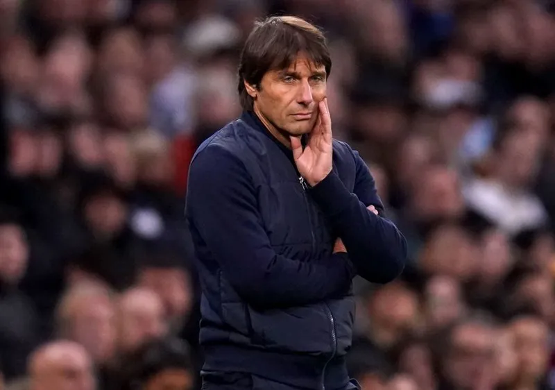 Lãnh đạo Tottenham hiện đang bối rối với trường hợp tương lai của HLV Antonio Conte.