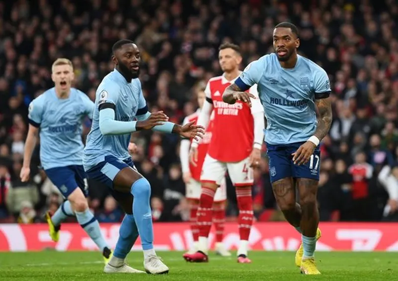 Arsenal bị Ivan Toney chọc thủng lưới giúp Brentford cầm hòa 1-1 ngay tại Emirates.