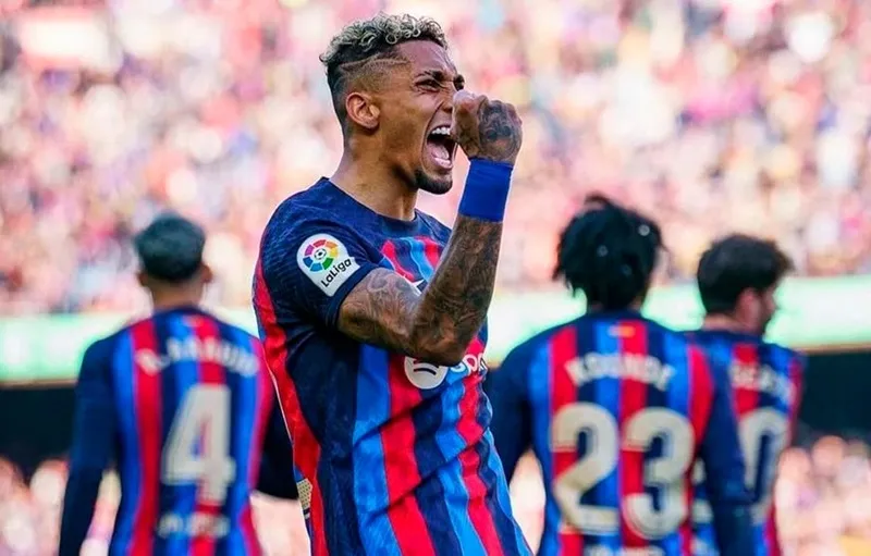 Barcelona vẫn đang bình tĩnh tiến đi trên ngôi đầu. 