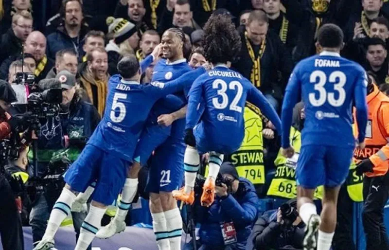 Đội ở vị trí thứ 10 tại giải Ngoại hạng đã đánh bại đội bóng đang có 10 trận thắng liên tiếp.