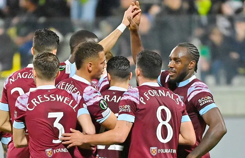 West Ham giành chiến thắng 2-0 trên sân AEK Larnaca để gần như đặt một chân vào tứ kết.