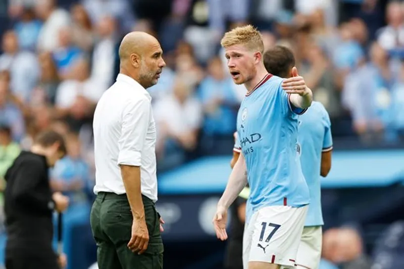 Nhà cầm quân người Tây Ban Nha và Kevin De Bruyne có nhiều khoảnh khắc không hài lòng.