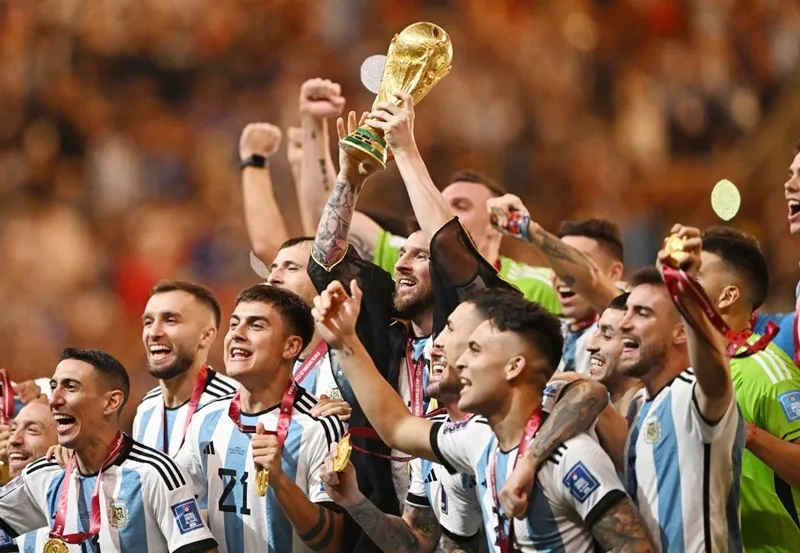 Những người hùng World Cup của tuyển Argentina được chào đón một cách khó tin. 