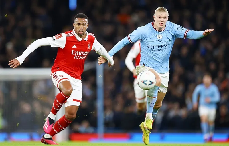 Cuộc đua danh hiệu gần như là 50-50 giữa Man.City và Arsenal.