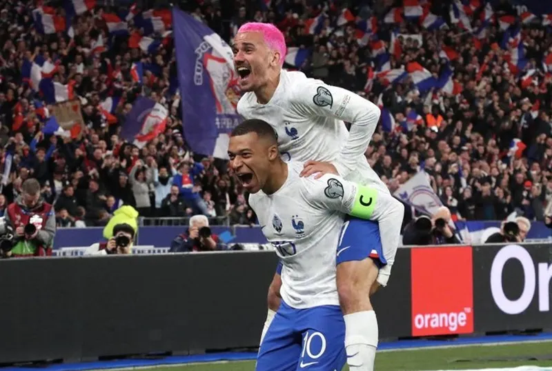 Kylian Mbappe và Antoine Griezmann cho thấy không có mối hiềm khích nào kéo dài.