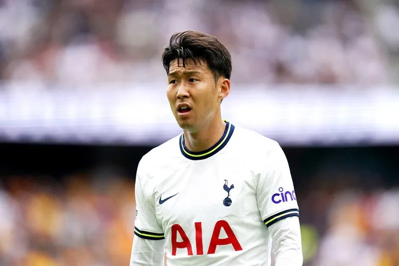 Son Heung-min cũng nhận trách nhiệm vì đã chơi không tốt trong mùa này. Son Heung-min cũng nhận trách nhiệm vì đã chơi không tốt trong mùa này.