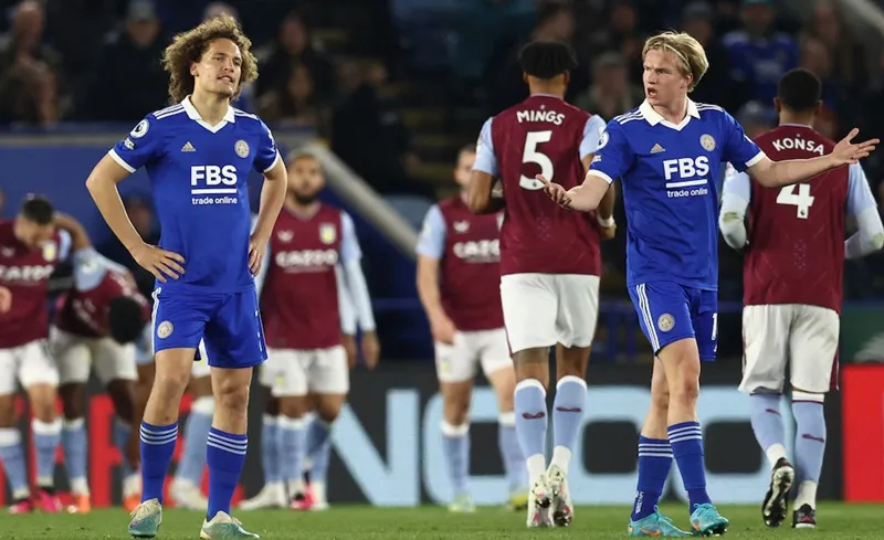 Leicester thúc thủ 1-2 trước đội khách Aston Villa trong trận đầu tiên kể từ khi HLV Brendan Rodgers ra đi. Leicester thúc thủ 1-2 trước đội khách Aston Villa trong trận đầu tiên kể từ khi HLV Brendan Rodgers ra đi.