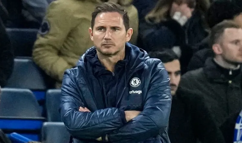Frank Lampard và Chelsea vẫn chìm trong khủng hoảng với trận thua thứ 5 liên tiếp trên mọi đấu trường.