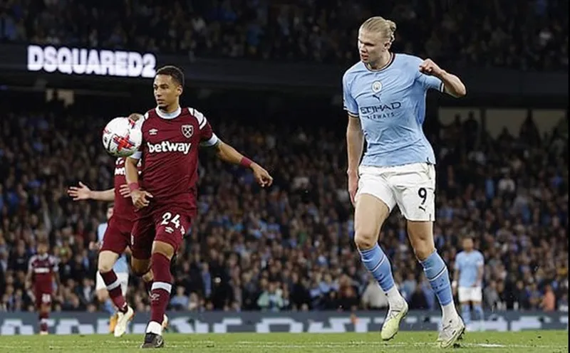 Erling Haaland và pha ghi bàn thắng thứ 35 trong mùa giải ở Premier League.