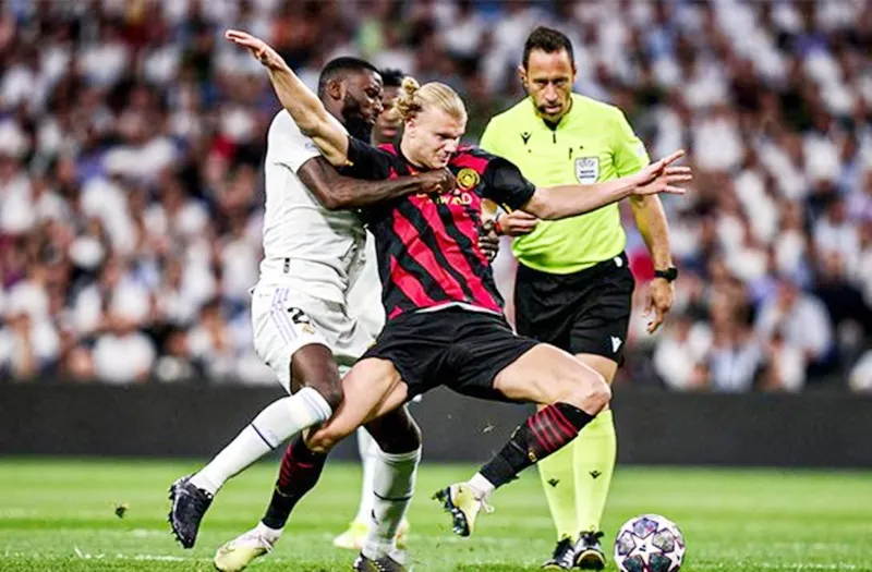 Erling Haaland khó khăn để có thể thoát ra khỏi sự kềm cặp của Antonio Rudiger.