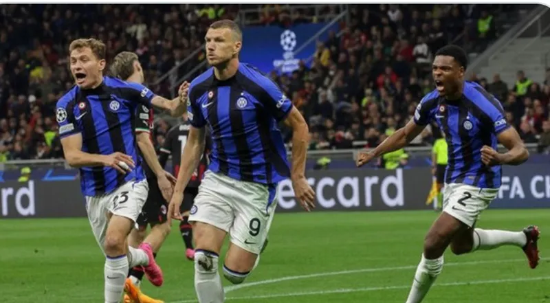 Edin Dzeko mở đường cho chiến thắng hoàn toàn áp đảo 2-0 trước AC Milan.