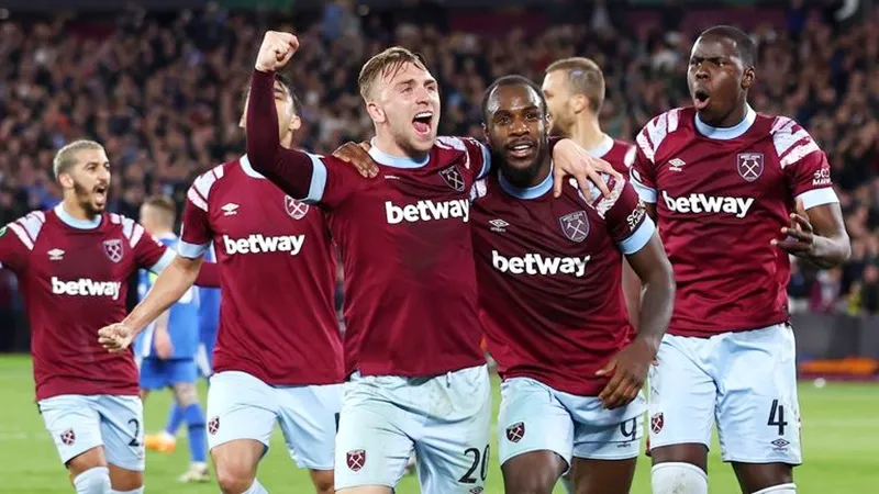 West Ham tiến gần đến trận chung kết châu Âu đầu tiên sau 47 năm sau chiến thắng 2-1 trước AZ Alkmaar.