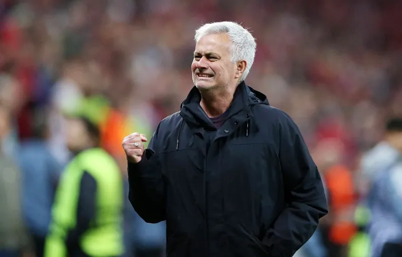HLV Jose Mourinho có cơ hội giành được chiếc cúp châu Âu thứ 2 trong hai năm cùng AS Roma và thứ 6 trong sự nghiệp.