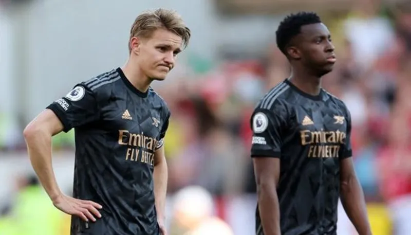 Một đoạn kết quá đau đớn với Arsenal khi họ vẫn còn dẫn trước 8 điểm ở ngôi đầu vào đầu tháng 4.