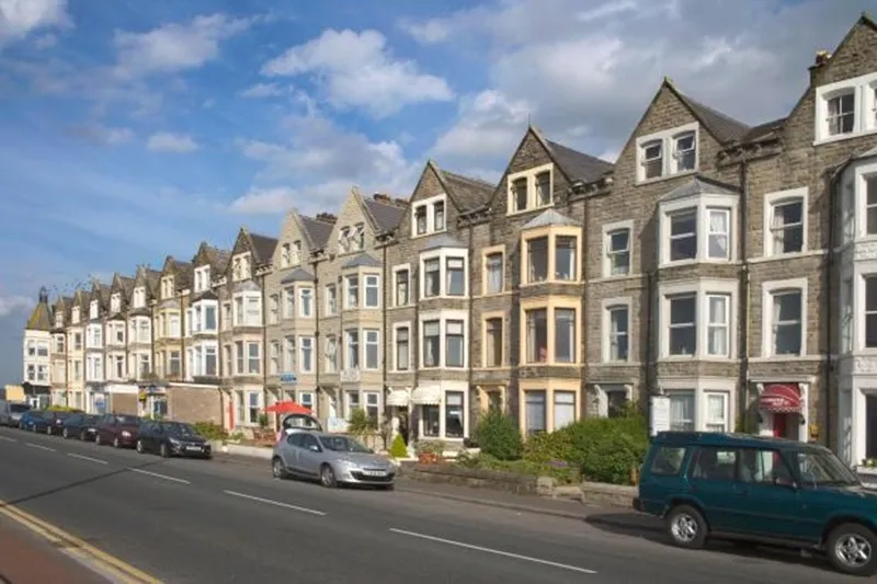 Dù với số tiền đó, bạn có thể tậu cho mình một ngôi nhà bên bờ biển nổi tiếng nước Anh.