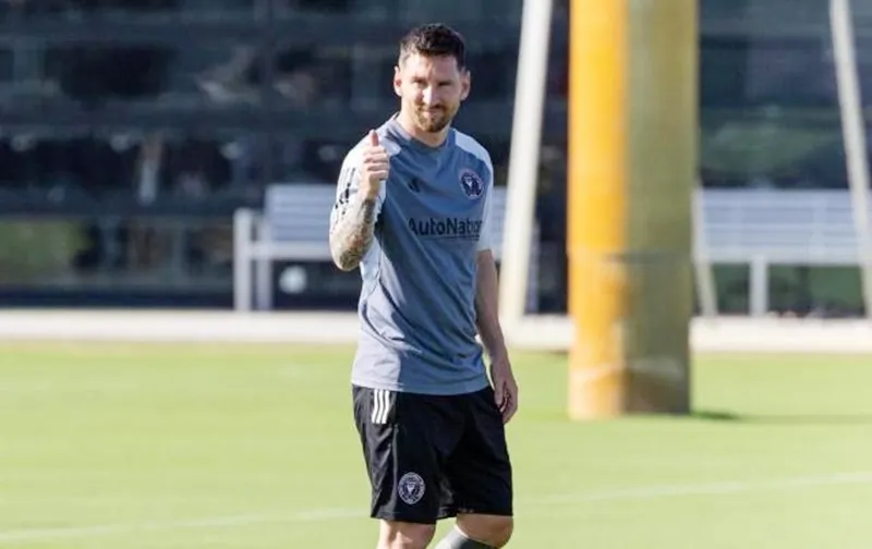 Lionel Messi đã bước ra sân tập của Inter Miami lần đầu tiên vào thứ Ba.