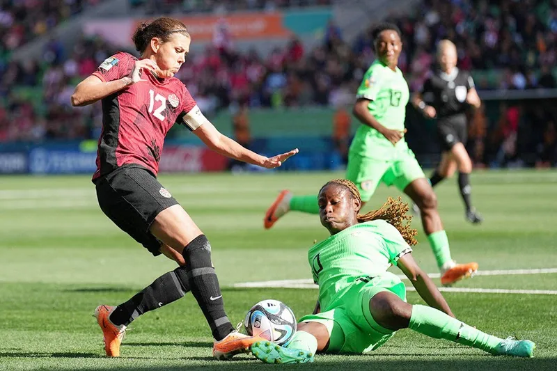 Kỷ lục gia ghi bàn Christine Sinclair đã có một ngày thi đấu đáng quên.
