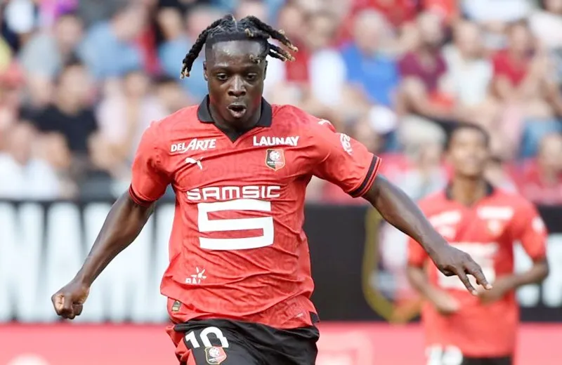 Cầu thủ chạy cánh Jeremy Doku sẵn sàng trở thành tân binh thứ 3 của Man.City.