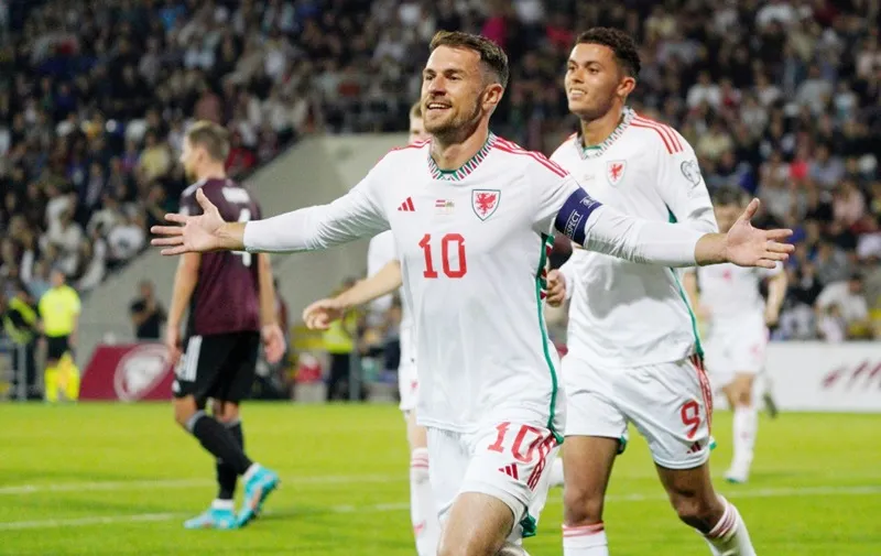Đội trưởng Aaron Ramsey tỏa sáng giúp Xứ Wales giành chiến thắng 2-0 trên sân Latvia.