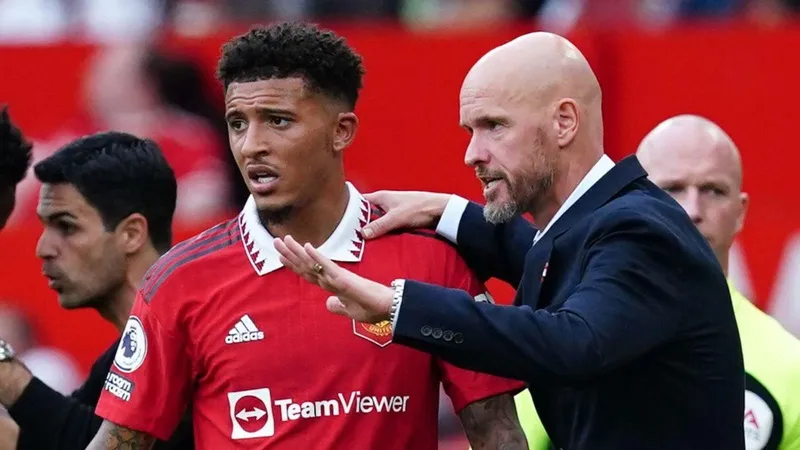 HLV Erik ten Hag không muốn vấn đề Jadon Sancho khiến quyền lực của mình bị thách thức.