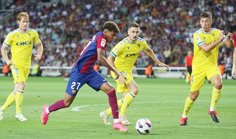 HLV Xavi Hernandez ấn tượng khi Lamine Yamal còn rất trẻ nhưng tự tin với kỹ thuật và tốc độ. HLV Xavi Hernandez ấn tượng khi Lamine Yamal còn rất trẻ nhưng tự tin với kỹ thuật và tốc độ.