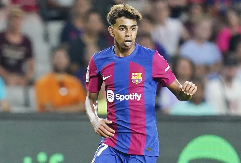 Barcelona tích cực với sự xuất hiện của “thần đồng” 16 tuổi Lamine Yamal.